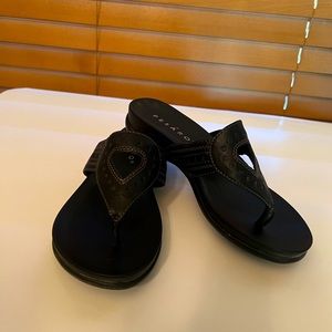 Like new, Pesa’ro slip ons, size 6